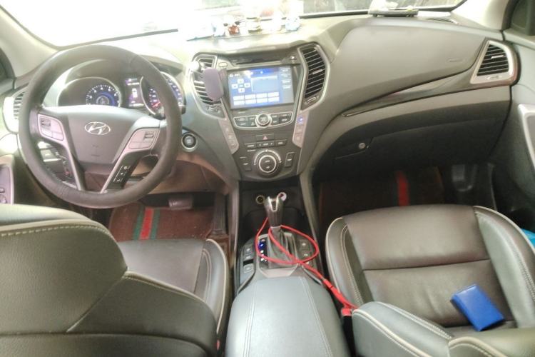 Used Hyundai Santa Fe 2015 2.0T Automatic 4x4 Top-Grade 7-Seater Center Console