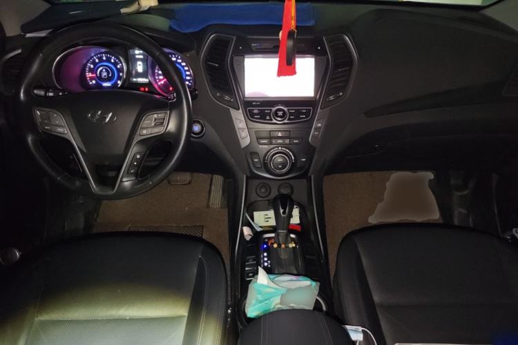 Used Hyundai Santa Fe 2015 2.0T Automatic Two-Wheel Drive Smart Version 5 Seats Center Console