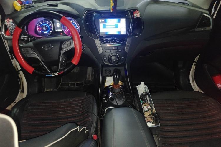 Used Hyundai Santa Fe 2015 2.4L Automatic Two-Wheel Drive Smart Version 5 Seats Center Console