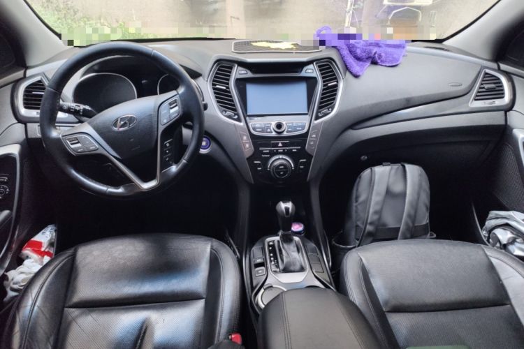 Used Hyundai Santa Fe 2015 2.0T Automatic Two-Wheel Drive Smart Version 5 Seats Center Console