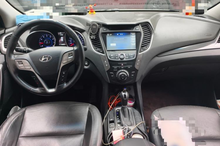 Used Hyundai Santa Fe 2015 2.4L Automatic Two-Wheel Drive Smart Version 5 Seats Center Console