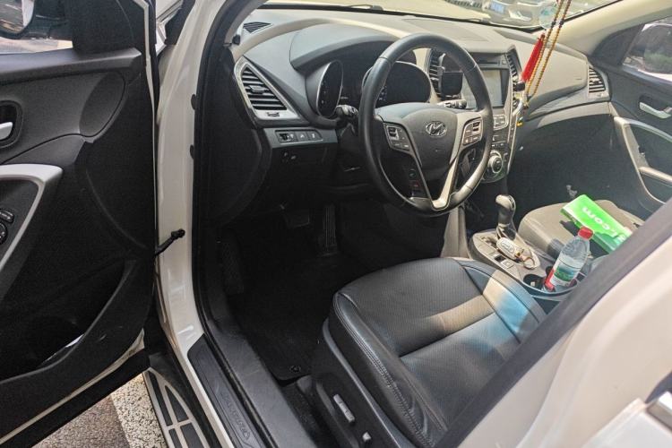 Used Hyundai Santa Fe 2015 2.4L Automatic Two-Wheel Drive Smart Version 5 Seats Driver Seat