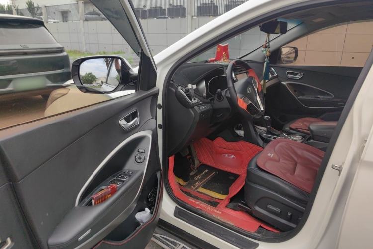 Used Hyundai Santa Fe 2015 2.0T Automatic Two-Wheel Drive Smart Version 5 Seats Driver Seat