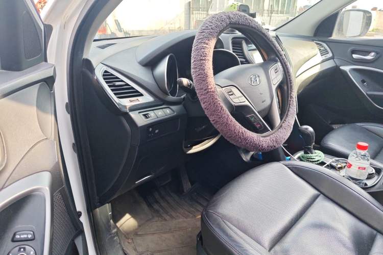 Used Hyundai Santa Fe 2015 2.4L Automatic Two-Wheel Drive Smart Version 5 Seats Driver Seat