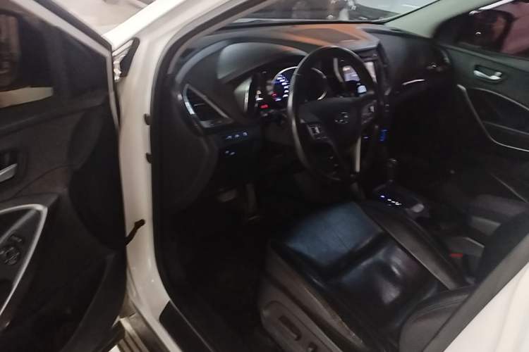 Used Hyundai Santa Fe 2015 2.0T Automatic Two-Wheel Drive Smart Version 5 Seats Driver Seat