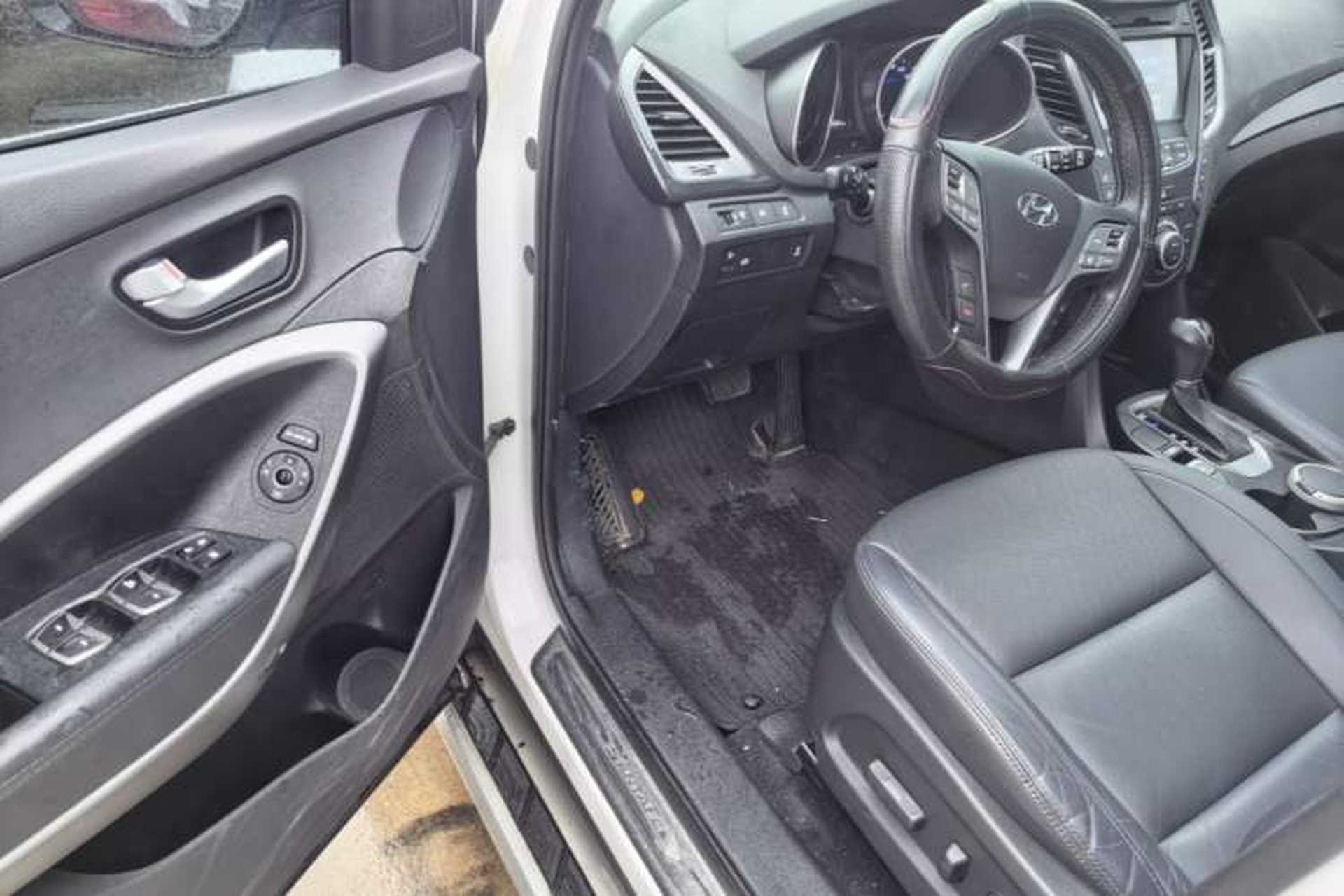 Used Hyundai Santa Fe 2015 2.0T Automatic 4x4 Smart 7-Seater Driver Seat