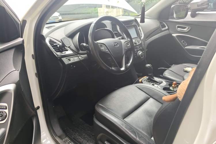 Used Hyundai Santa Fe 2015 2.4L Automatic Two-Wheel Drive Smart Version 5 Seats Driver Seat