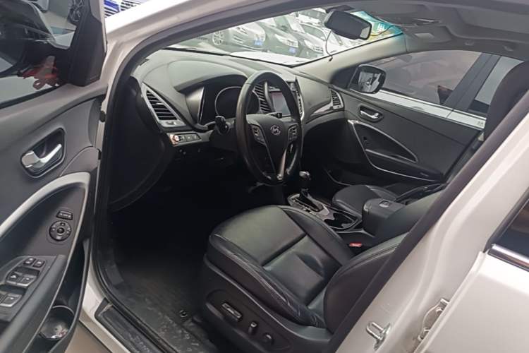 Used Hyundai Santa Fe 2015 2.0T Automatic 4x4 Smart 7-Seater Driver Seat