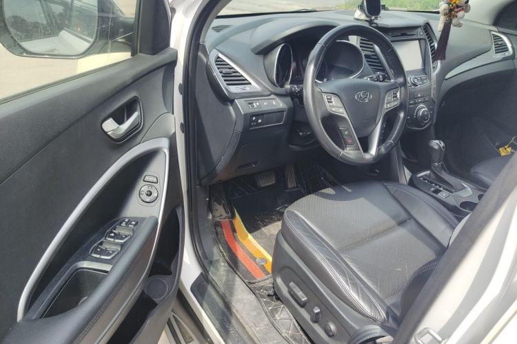 Used Hyundai Santa Fe 2015 2.0T Automatic Two-Wheel Drive Smart Version 5 Seats Driver Seat