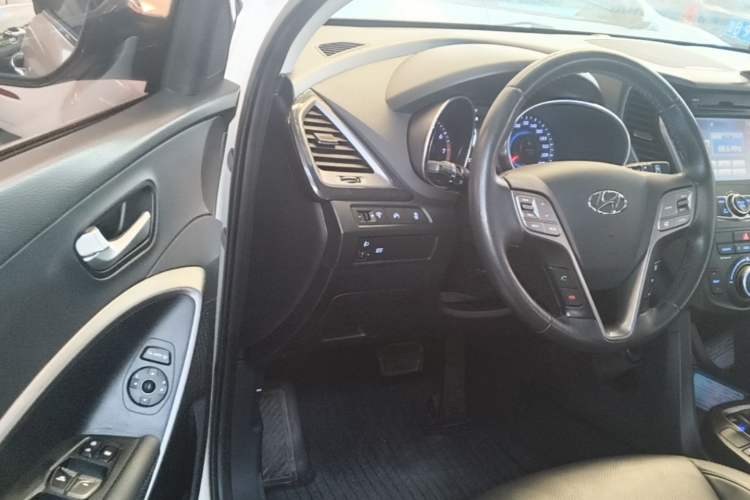 Used Hyundai Santa Fe 2015 2.0T Automatic Two-Wheel Drive Smart Version 5 Seats Driver Seat