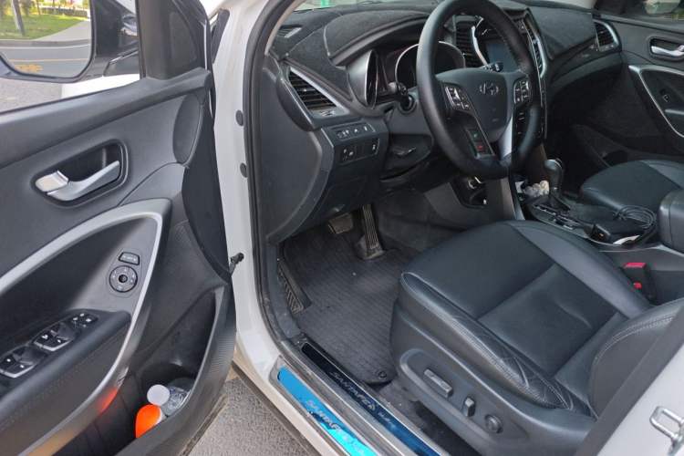 Used Hyundai Santa Fe 2015 2.0T Automatic All-Wheel Drive Smart Version 5 Seats Driver Seat