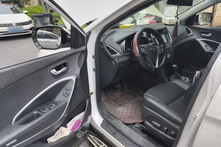Used Hyundai Santa Fe 2015 2.4L Automatic Two-Wheel Drive Smart Version 5 Seats Driver Seat