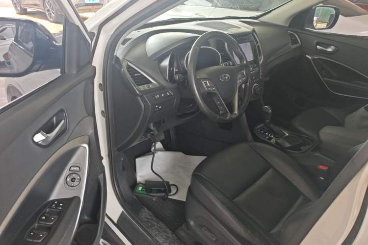 Used Hyundai Santa Fe 2015 2.0T Automatic Two-Wheel Drive Smart Version 5 Seats Driver Seat