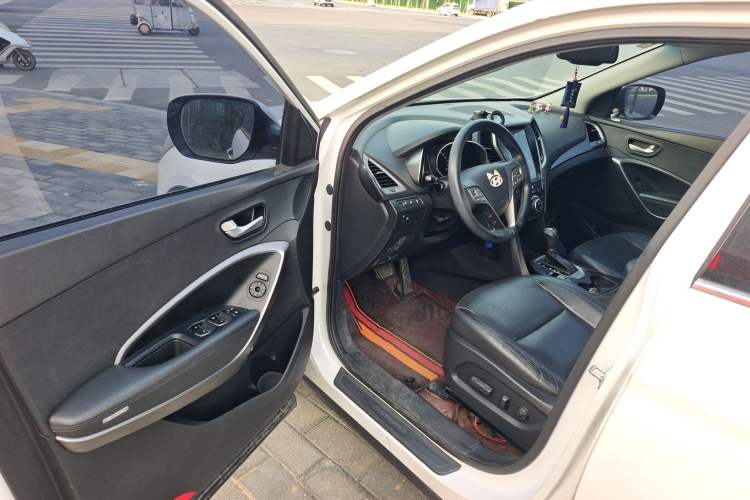 Used Hyundai Santa Fe 2015 2.0T Automatic Two-Wheel Drive Smart Version 5 Seats Driver Seat