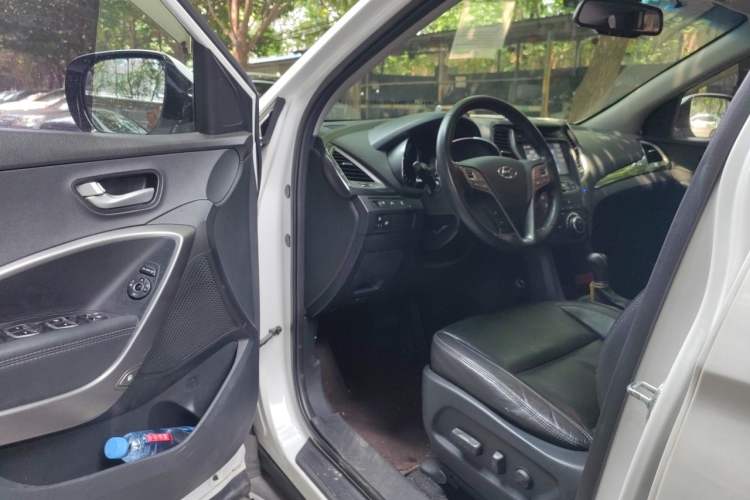 Used Hyundai Santa Fe 2015 2.0T Automatic Two-Wheel Drive Smart Version 5 Seats Driver Seat