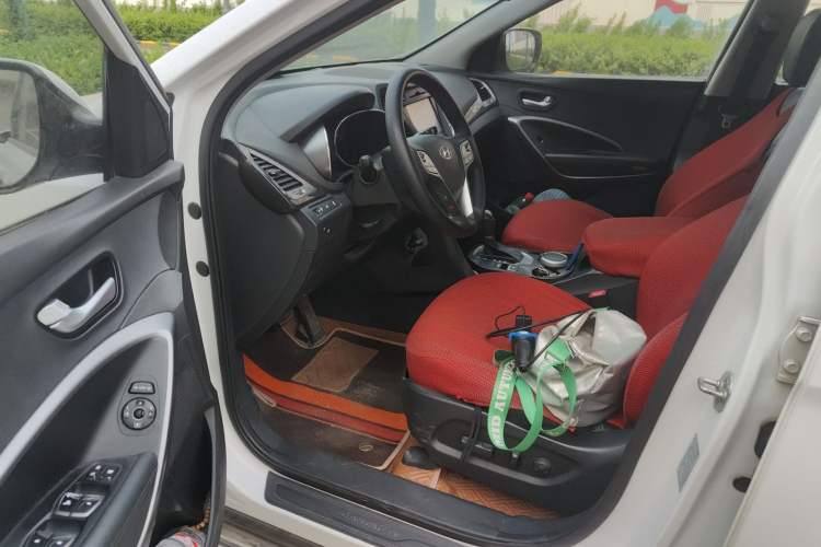 Used Hyundai Santa Fe 2015 2.0T Automatic Two-Wheel Drive Smart Version 5 Seats Driver Seat