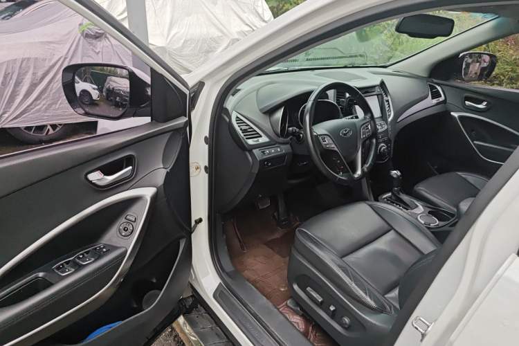 Used Hyundai Santa Fe 2015 2.0T Automatic Two-Wheel Drive Smart Version 5 Seats Driver Seat