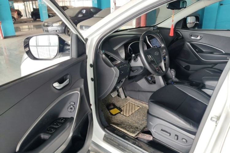 Used Hyundai Santa Fe 2015 2.0T Automatic Two-Wheel Drive Smart Version 5 Seats Driver Seat