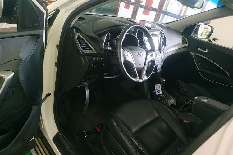 Used Hyundai Santa Fe 2015 2.0T Automatic 4x4 Smart 7-Seater Driver Seat