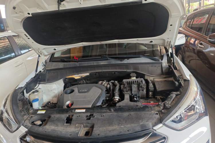 Used Hyundai Santa Fe 2015 2.0T Automatic Two-Wheel Drive Smart Version 5 Seats Engine Bay