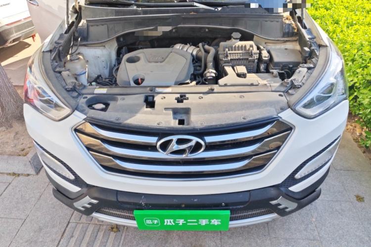 Used Hyundai Santa Fe 2015 2.0T Automatic Two-Wheel Drive Smart Version 5 Seats Engine Bay
