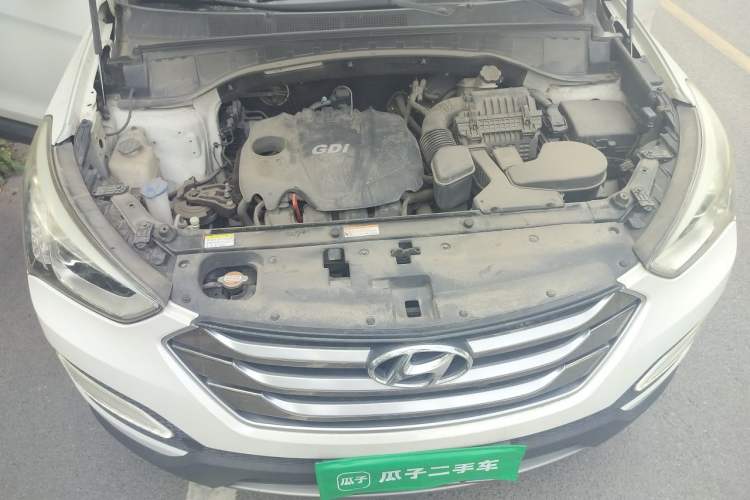 Used Hyundai Santa Fe 2015 2.4L Automatic Two-Wheel Drive Smart Version 5 Seats Engine Bay