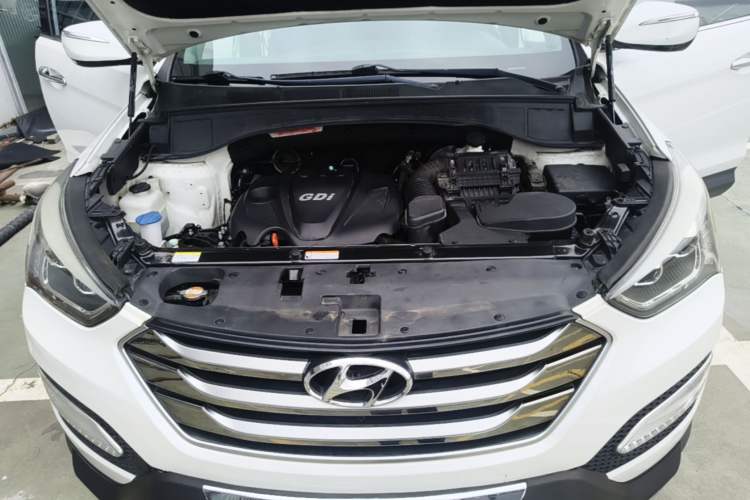 Used Hyundai Santa Fe 2015 2.4L Automatic Two-Wheel Drive Smart Version 5 Seats Engine Bay