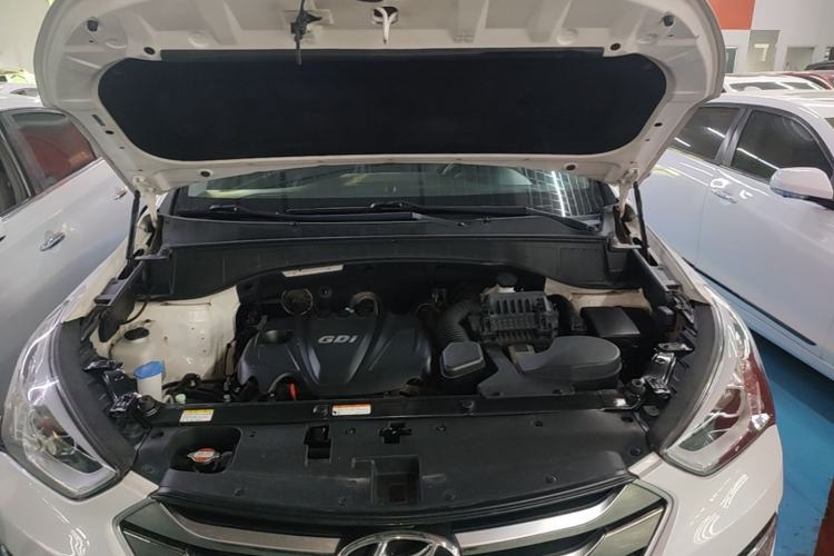 Used Hyundai Santa Fe 2015 2.4L Automatic All-Wheel Drive Smart Version 5 Seats Engine Bay