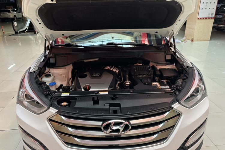 Used Hyundai Santa Fe 2015 2.0T Automatic 4x4 Smart 7-Seater Engine Bay