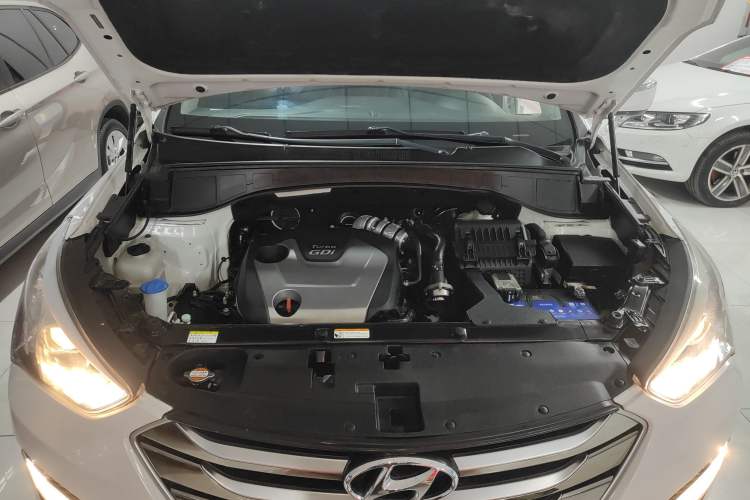 Used Hyundai Santa Fe 2015 2.0T Automatic All-Wheel Drive Smart Version 5 Seats Engine Bay