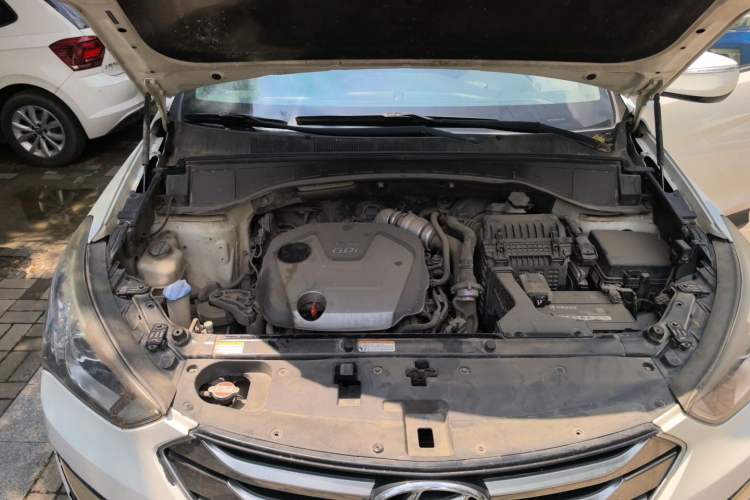 Used Hyundai Santa Fe 2015 2.0T Automatic Two-Wheel Drive Smart Version 5 Seats Engine Bay