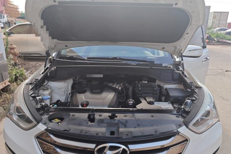 Used Hyundai Santa Fe 2015 2.0T Automatic Two-Wheel Drive Smart Version 5 Seats Engine Bay