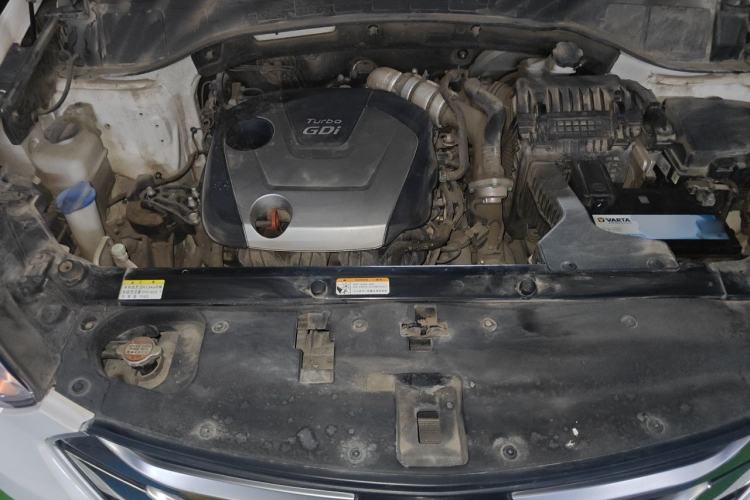 Used Hyundai Santa Fe 2015 2.4L Automatic Two-Wheel Drive Smart Version 5 Seats Engine Bay