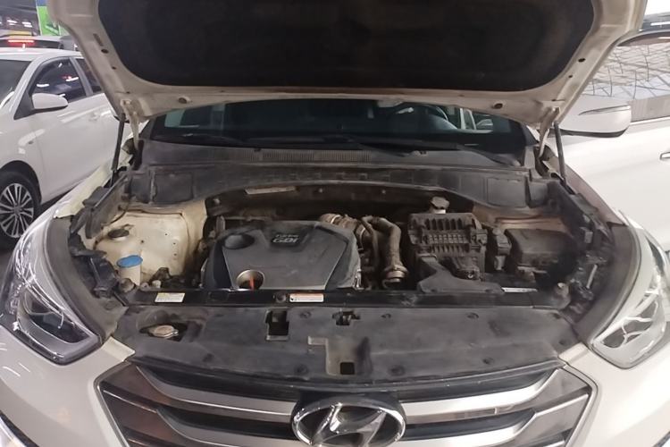 Used Hyundai Santa Fe 2015 2.0T Automatic Two-Wheel Drive Smart Version 5 Seats Engine Bay
