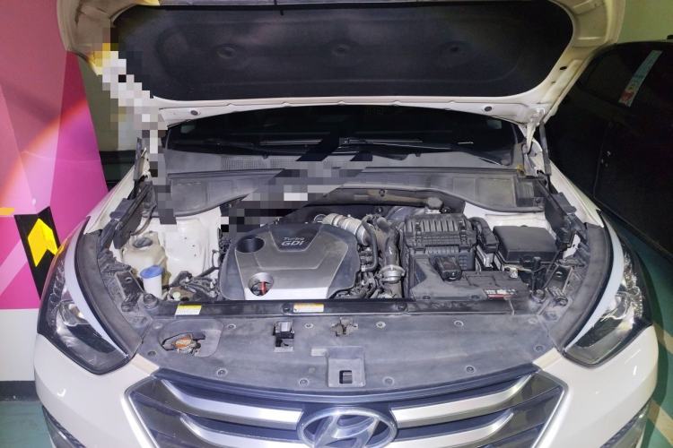 Used Hyundai Santa Fe 2015 2.0T Automatic Two-Wheel Drive Smart Version 5 Seats Engine Bay