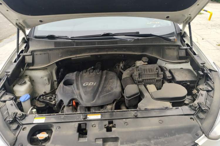 Used Hyundai Santa Fe 2015 2.4L Automatic All-Wheel Drive Smart Version 5 Seats Engine Bay