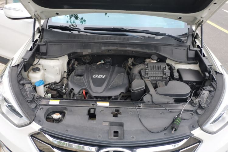 Used Hyundai Santa Fe 2015 2.4L Automatic Two-Wheel Drive Smart Version 5 Seats Engine Bay