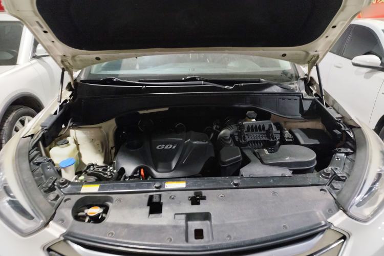 Used Hyundai Santa Fe 2015 2.4L Automatic Two-Wheel Drive Smart Version 5 Seats Engine Bay