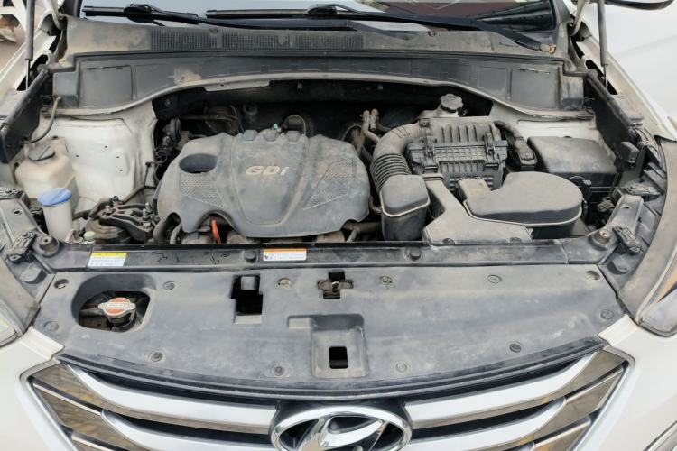 Used Hyundai Santa Fe 2015 2.4L Automatic Two-Wheel Drive Smart Version 5 Seats Engine Bay