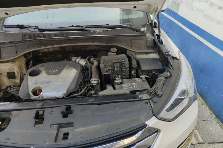 Used Hyundai Santa Fe 2015 2.0T Automatic Two-Wheel Drive Smart Version 5 Seats Engine Bay Left