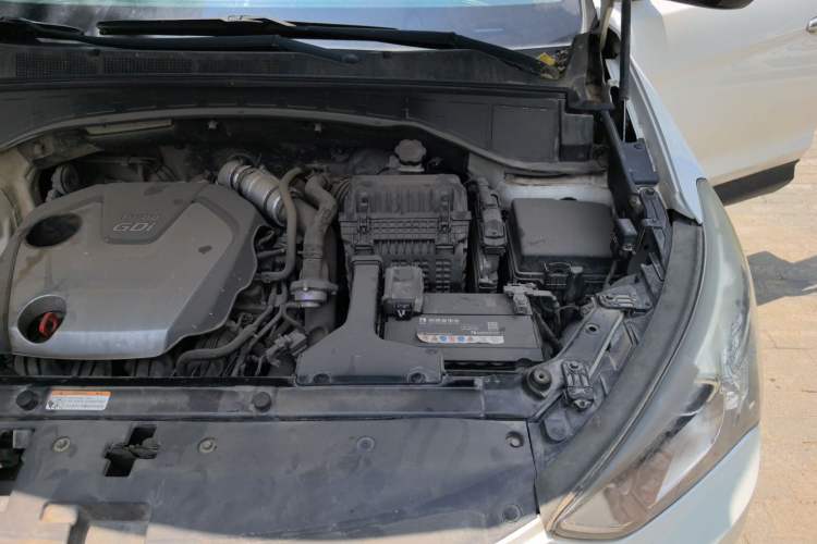 Used Hyundai Santa Fe 2015 2.0T Automatic Two-Wheel Drive Smart Version 5 Seats Engine Bay Left