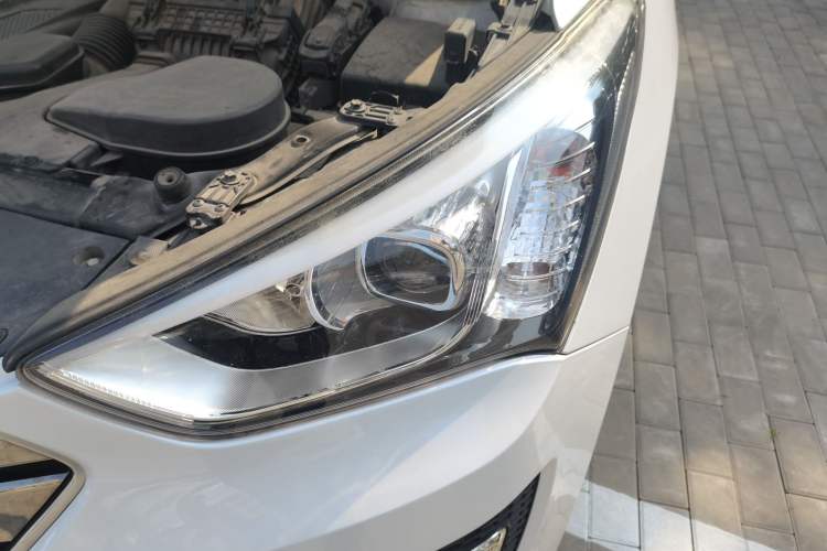 Used Hyundai Santa Fe 2015 2.4L Automatic All-Wheel Drive Smart Version 5 Seats Engine Bay Left
