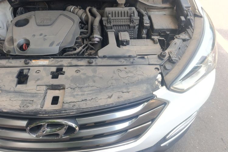 Used Hyundai Santa Fe 2015 2.0T Automatic Two-Wheel Drive Smart Version 5 Seats Engine Bay Left