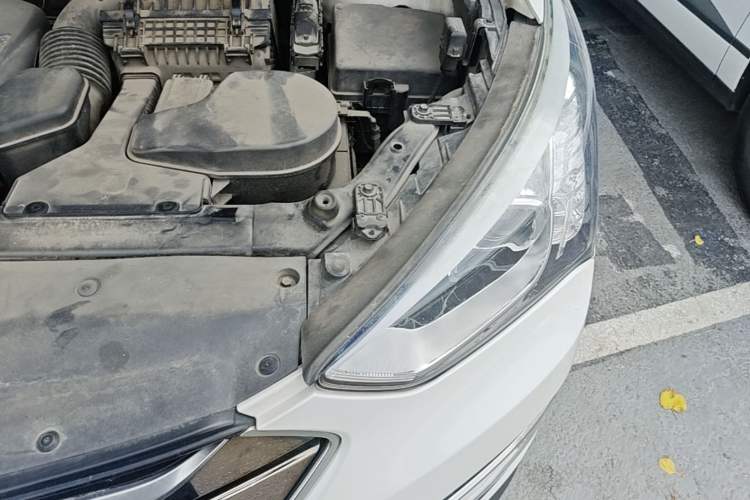 Used Hyundai Santa Fe 2015 2.4L Automatic All-Wheel Drive Smart Version 5 Seats Engine Bay Left