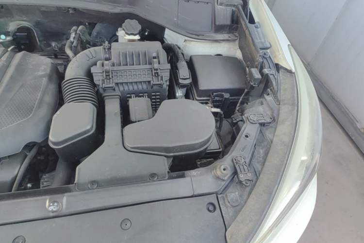 Used Hyundai Santa Fe 2015 2.4L Automatic All-Wheel Drive Smart Version 5 Seats Engine Bay Left