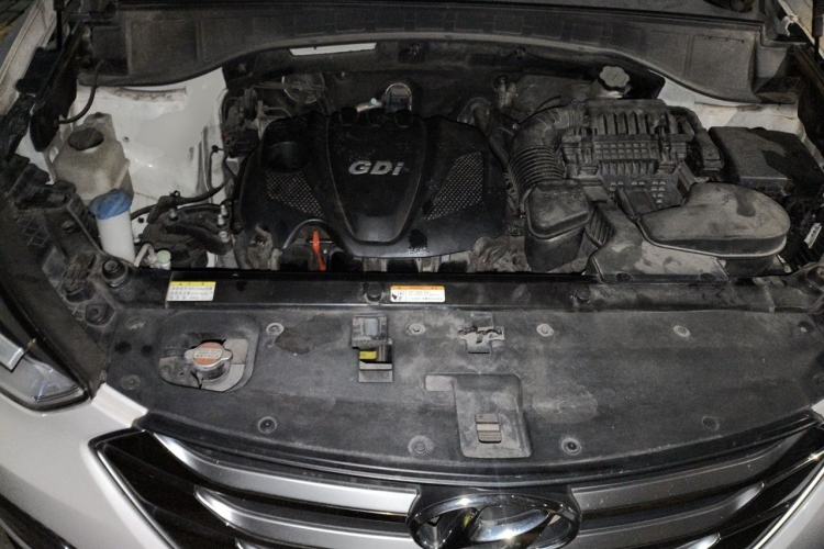 Used Hyundai Santa Fe 2015 2.4L Automatic Two-Wheel Drive Smart Version 5 Seats Engine Bay