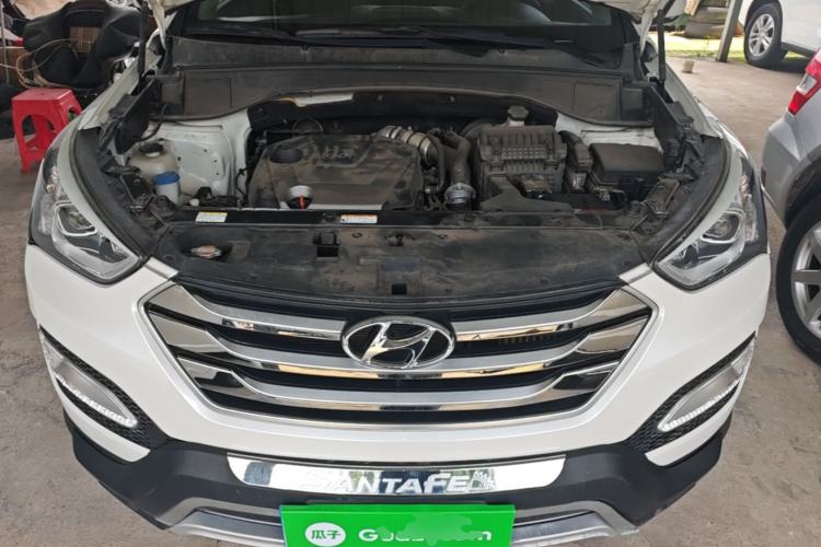 Used Hyundai Santa Fe 2015 2.0T Automatic Two-Wheel Drive Smart Version 5 Seats Engine Bay