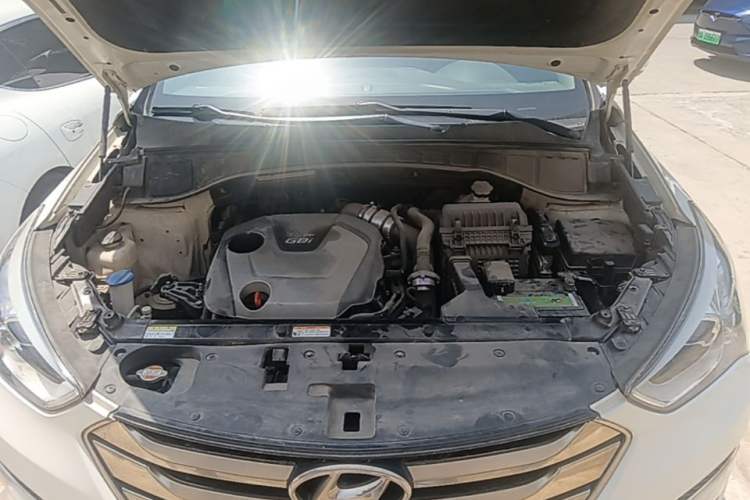 Used Hyundai Santa Fe 2015 2.0T Automatic Two-Wheel Drive Smart Version 5 Seats Engine Bay