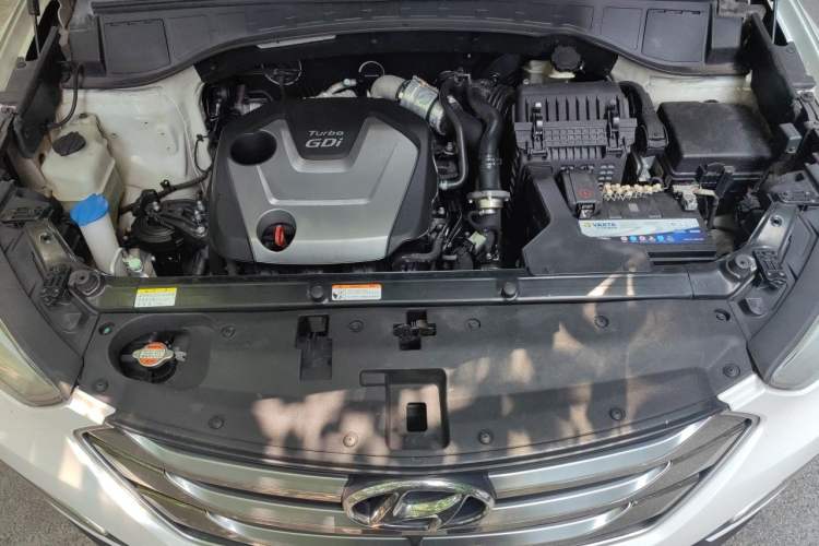 Used Hyundai Santa Fe 2015 2.0T Automatic Two-Wheel Drive Smart Version 5 Seats Engine Bay