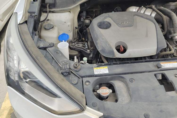Used Hyundai Santa Fe 2015 2.0T Automatic Two-Wheel Drive Smart Version 5 Seats Engine Bay Right